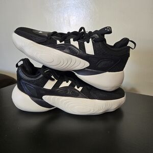 NWT Adidas Trae Unlimited 2 black & white athletic shoes size mens 8, women's 9